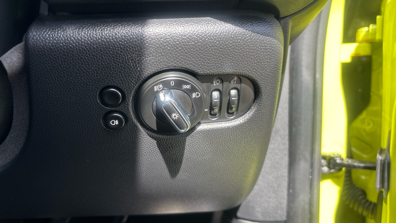 MINI Hatchback 1.5 Cooper Classic Premium 3dr Petrol Hatchback